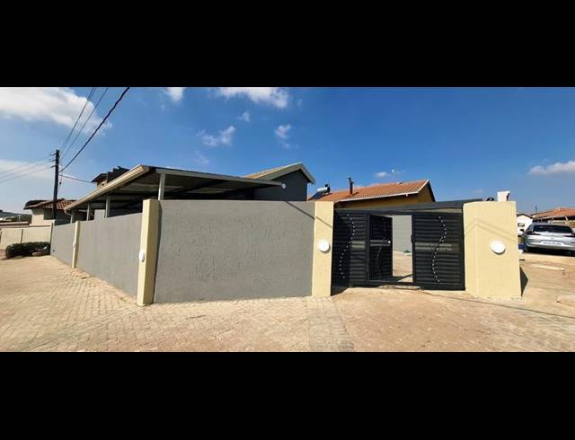 3 BEDROOM HOUSE FOR SALE IN EBONY PARK